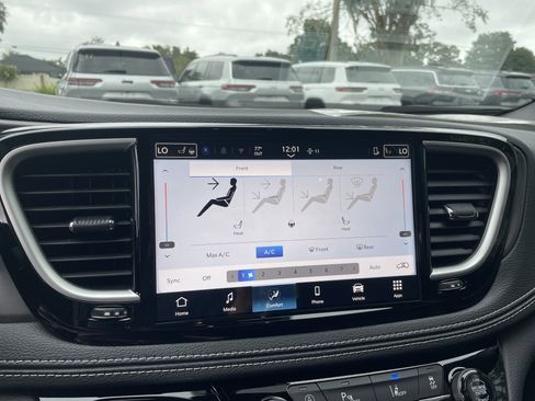 New 2026 Chrysler Pacifica Select image 23