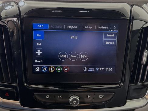 Used 2021 Chevrolet Traverse Premier FWD image 22