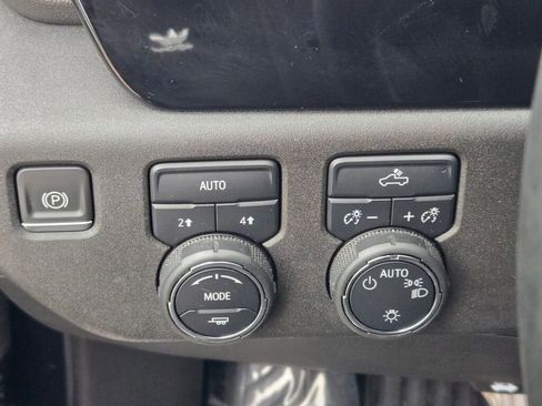 Used 2023 Chevrolet Silverado 1500 LT image 25