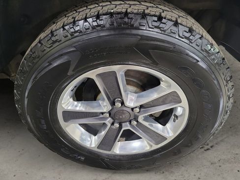 Used 2018 Jeep Wrangler Unlimited Sahara AWD/4WD image 10