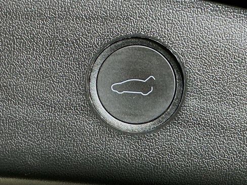 Used 2023 Tesla Model 3 Standard Range image 29