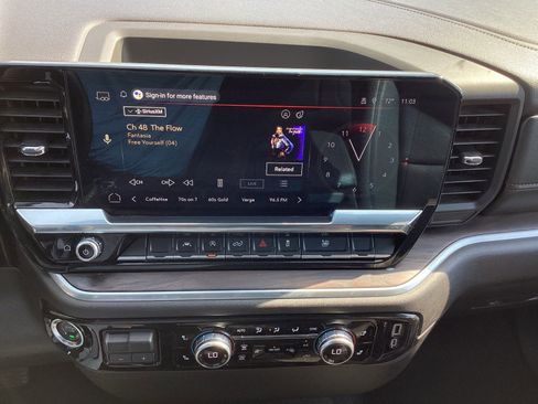 Used 2025 GMC Sierra 1500 SLT image 15