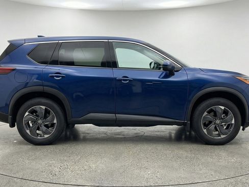 Used 2025 Nissan Rogue SV AWD/4WD image 11