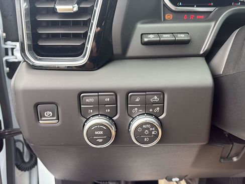 Used 2026 GMC Sierra 2500 Denali Ultimate w/ Max Trailering Package AWD/4WD image 18