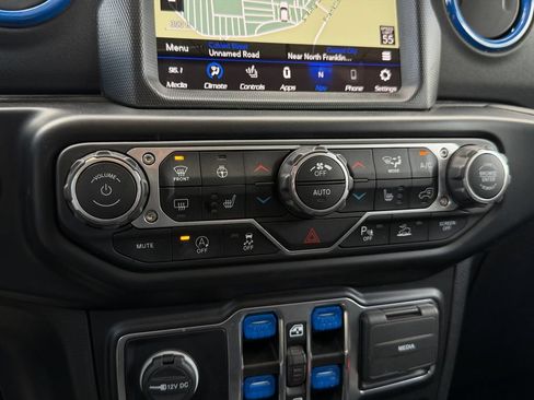 Used 2022 Jeep Gladiator Overland AWD/4WD image 11