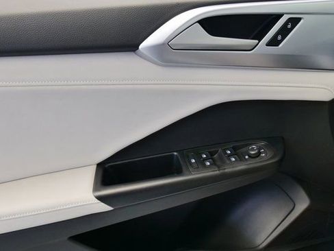 New 2026 Volkswagen Taos SE image 28