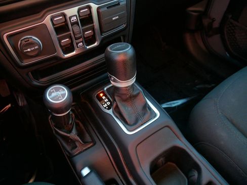 Used 2021 Jeep Gladiator Sport image 29