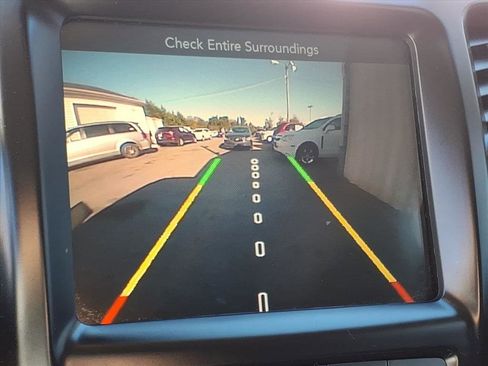 Used 2016 Jeep Cherokee Trailhawk w/ Comfort/Convenience Group image 12