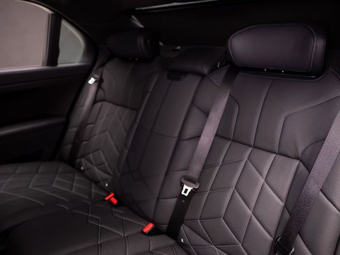 Used 2024 BMW 760i xDrive image 67