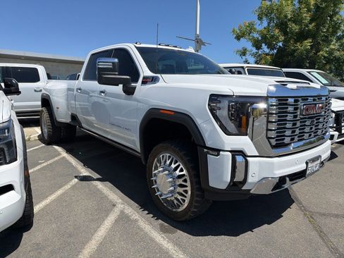 Used 2025 GMC Sierra 3500 Denali w/ Denali Reserve Package AWD/4WD image 1