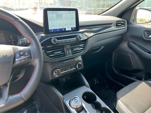 Certified 2025 Ford Escape ST-Line Select AWD/4WD image 35