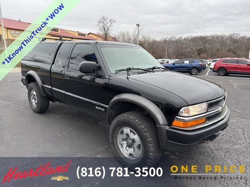 Used 2000 Chevrolet S10 Pickup LS w/ Preferred Equipment Group image 9
