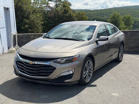 Used 2025 Chevrolet Malibu LT FWD image 1