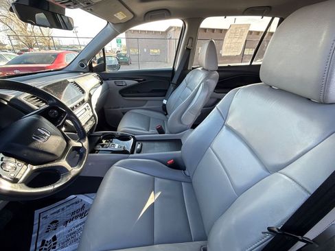 Used 2019 Honda Pilot Touring image 19