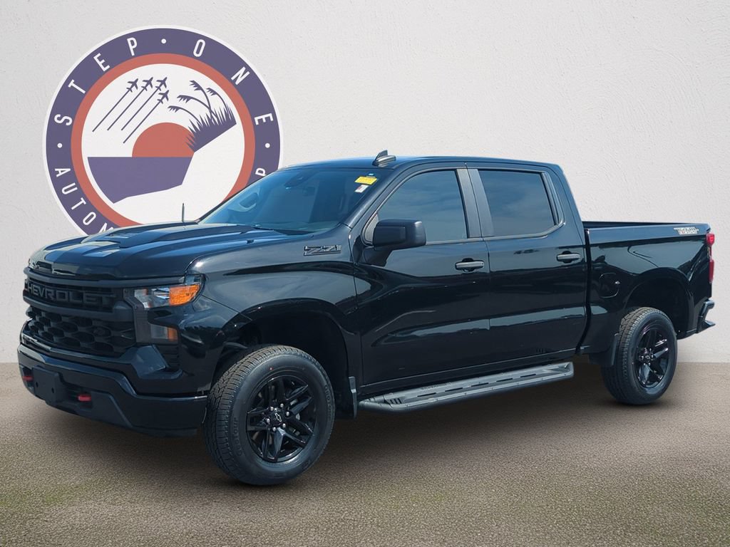 Used 2023 Chevrolet Silverado 1500 Custom Trail Boss w/ LPO, Dark Essentials Package AWD/4WD image 2