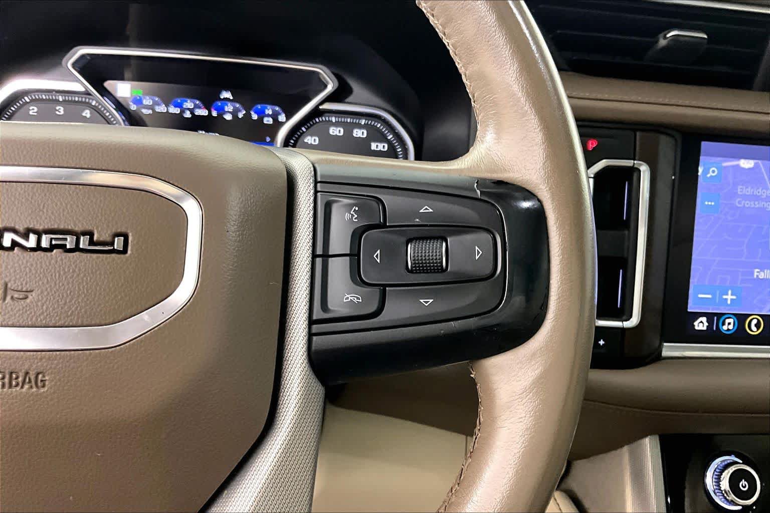 Used 2021 GMC Yukon Denali w/ Denali Premium Package RWD image 23