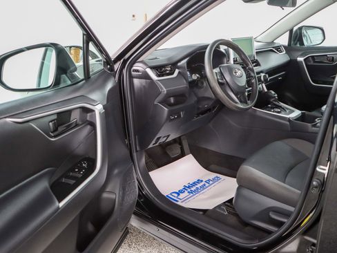 Used 2023 Toyota RAV4 LE AWD/4WD image 3