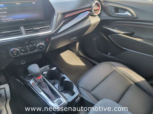 Used 2025 Chevrolet Trax RS w/ Driver Confidence Package image 26