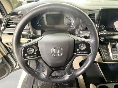 Used 2023 Honda Odyssey Elite image 11