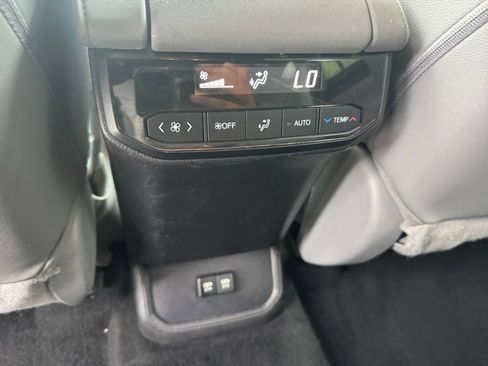 Used 2021 Toyota Highlander XLE AWD/4WD image 20