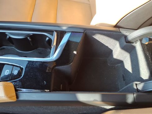 Used 2018 Volvo S90 T5 Momentum w/ Convenience Package image 16