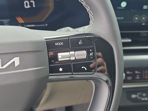 New 2027 Kia Carnival FWD image 30