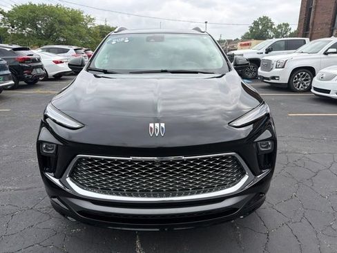 Used 2024 Buick Encore GX Avenir w/ Avenir Technology Package AWD/4WD image 2