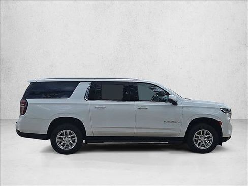 Used 2024 Chevrolet Suburban LT RWD image 4