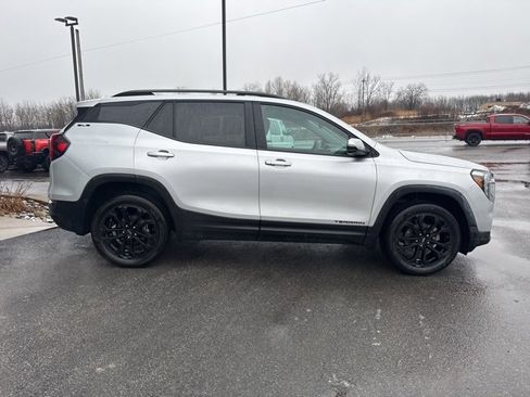 Used 2022 GMC Terrain SLE w/ Driver Convenience Package image 7