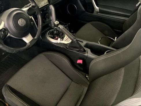 Used 2017 Toyota 86 RWD image 8