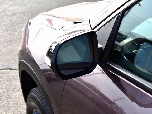 Used 2025 GMC Acadia Elevation image 11