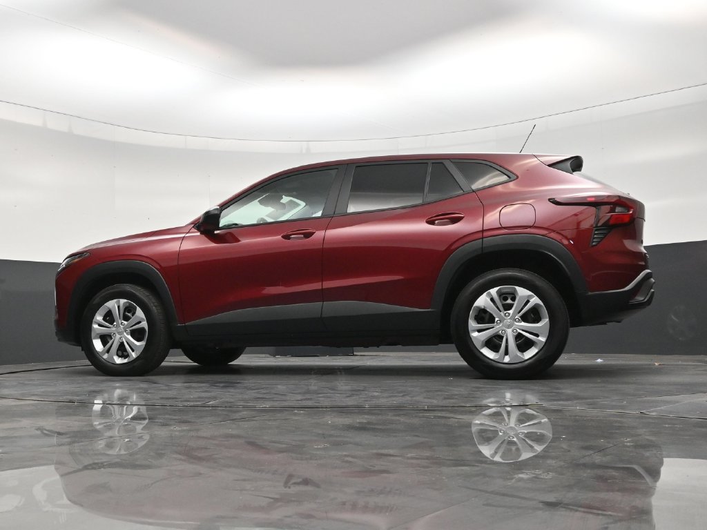 Used 2025 Chevrolet Trax LS FWD image 21