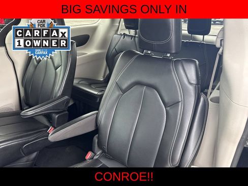 Used 2024 Chrysler Pacifica Touring-L FWD image 25