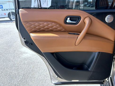 Used 2022 INFINITI QX80 Sensory w/ All-Season Package AWD/4WD image 17