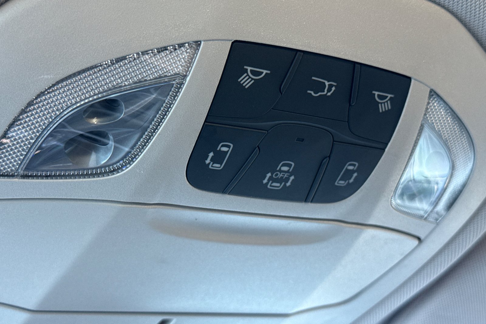 Used 2019 Chrysler Pacifica Touring Plus w/ Advanced Safetytec Group FWD image 24