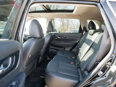 Used 2018 Nissan Rogue SL w/ Premium Package image 35