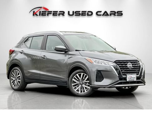 Used 2023 Nissan Kicks SV FWD image 2