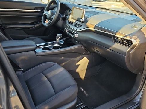 Used 2023 Nissan Altima 2.5 SV image 12