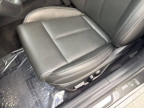 Used 2025 Genesis G70 2.5T RWD image 28