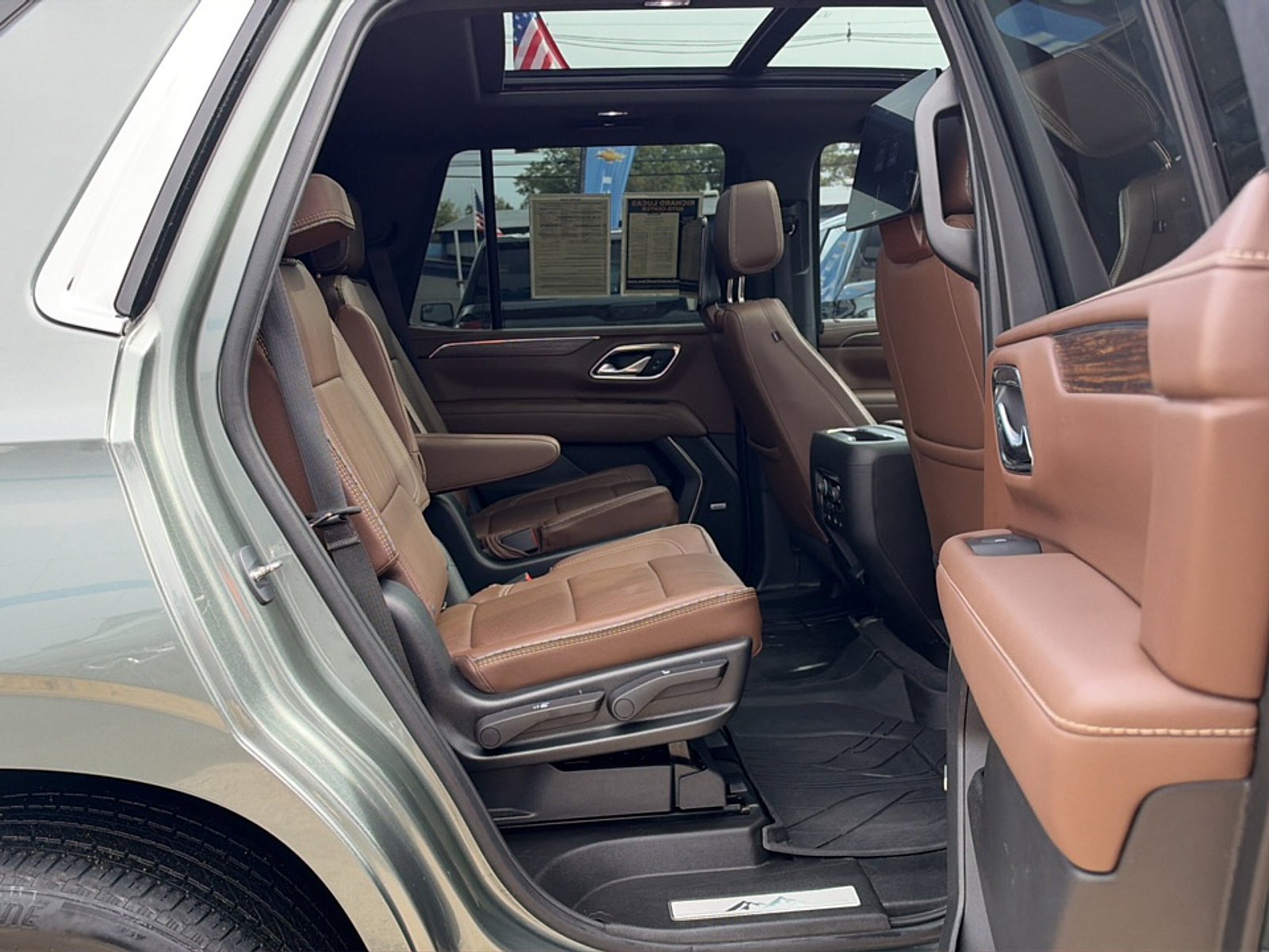 Used 2023 Chevrolet Tahoe High Country AWD/4WD image 22