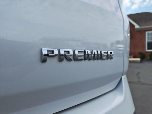Used 2020 Chevrolet Traverse Premier FWD image 28