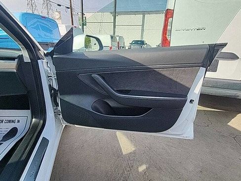 Used 2020 Tesla Model 3 Standard Range Plus image 9