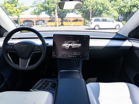 Used 2023 Tesla Model Y Long Range AWD/4WD image 9