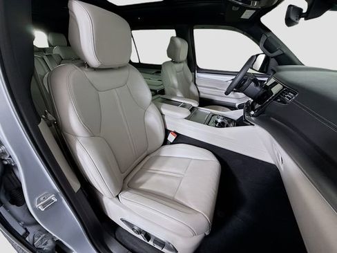 Used 2025 Jeep Wagoneer 4WD w/ Convenience Group I image 30