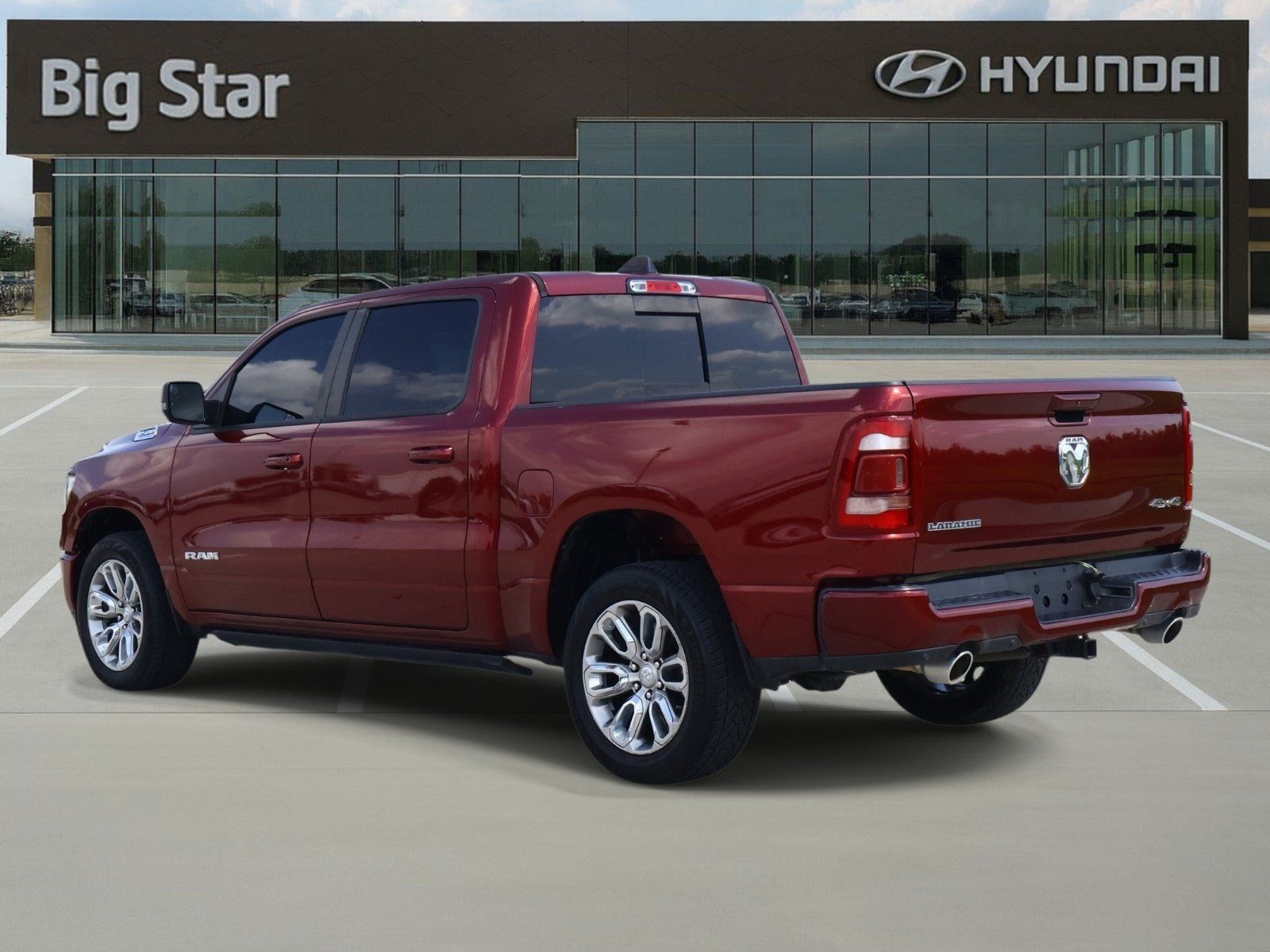 Used 2023 RAM 1500 Laramie AWD/4WD image 3