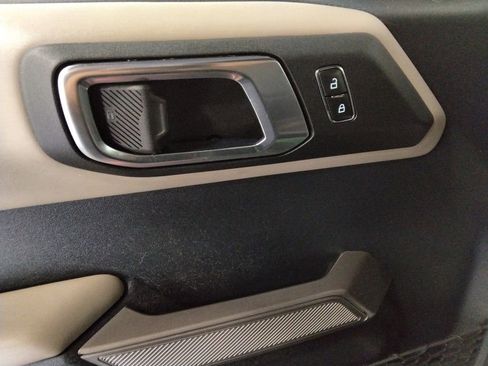 Used 2023 Ford Bronco Wildtrak image 28