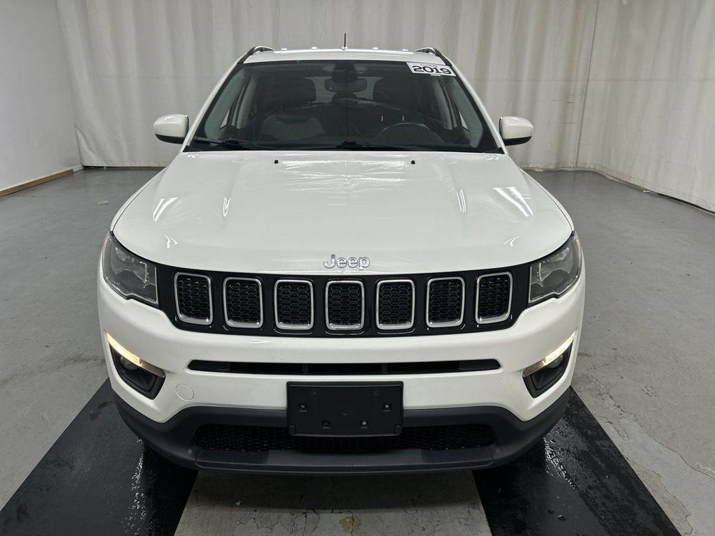 Used 2019 Jeep Compass Latitude w/ Popular Equipment Group AWD/4WD image 3