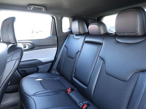 New 2025 Jeep Compass Latitude image 30