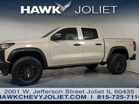 Used 2024 Chevrolet Colorado Trail Boss w/ Advanced Trailering Package AWD/4WD image 3