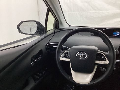 Used 2018 Toyota Prius Prime Premium image 30